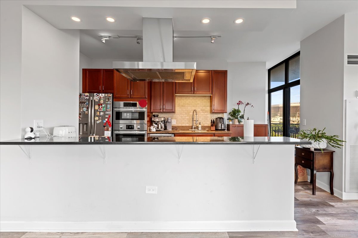 1335 S Prairie Avenue 706