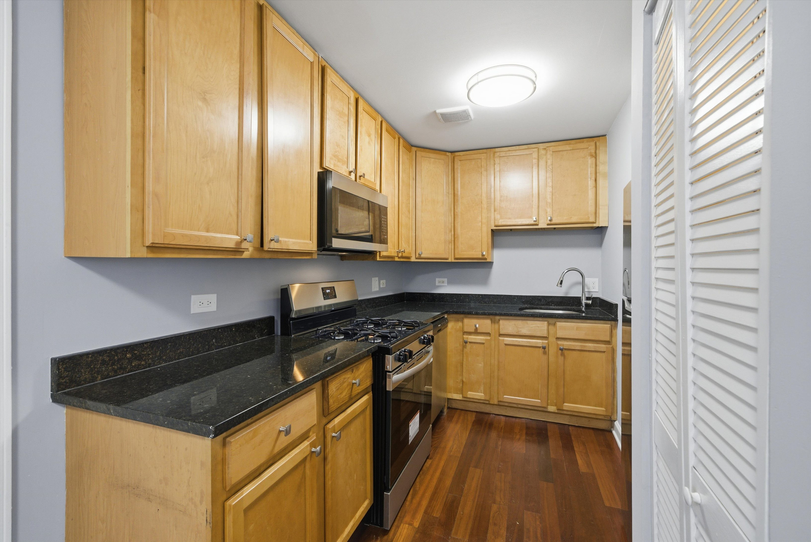 1937 W Pratt Boulevard 2N