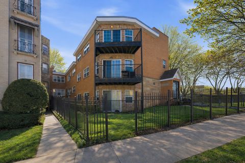 Photo of 1937 W Pratt Boulevard #2N, Chicago, IL 60626 (MLS # 12571821)