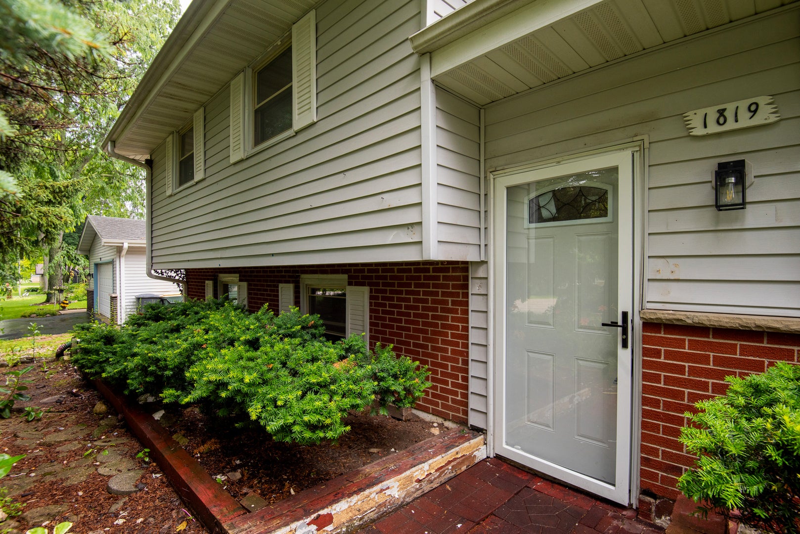 1819 Elmwood Drive