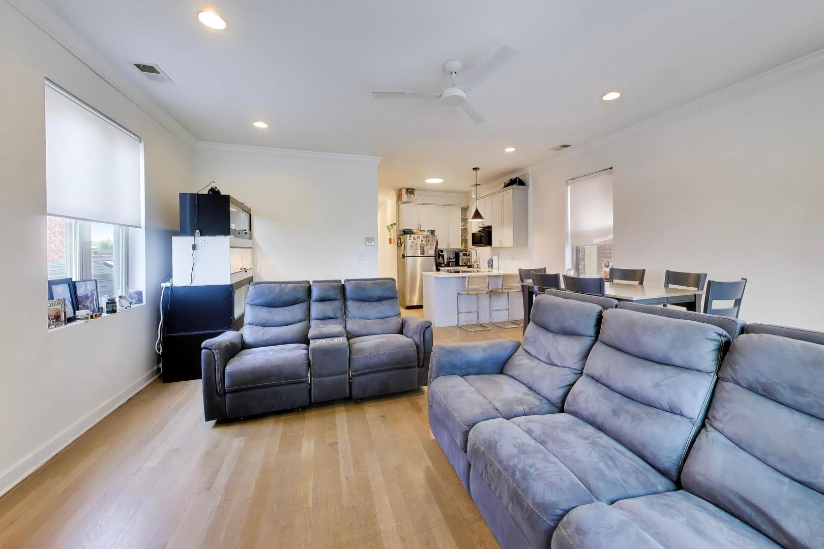 2519 W Congress Parkway 3