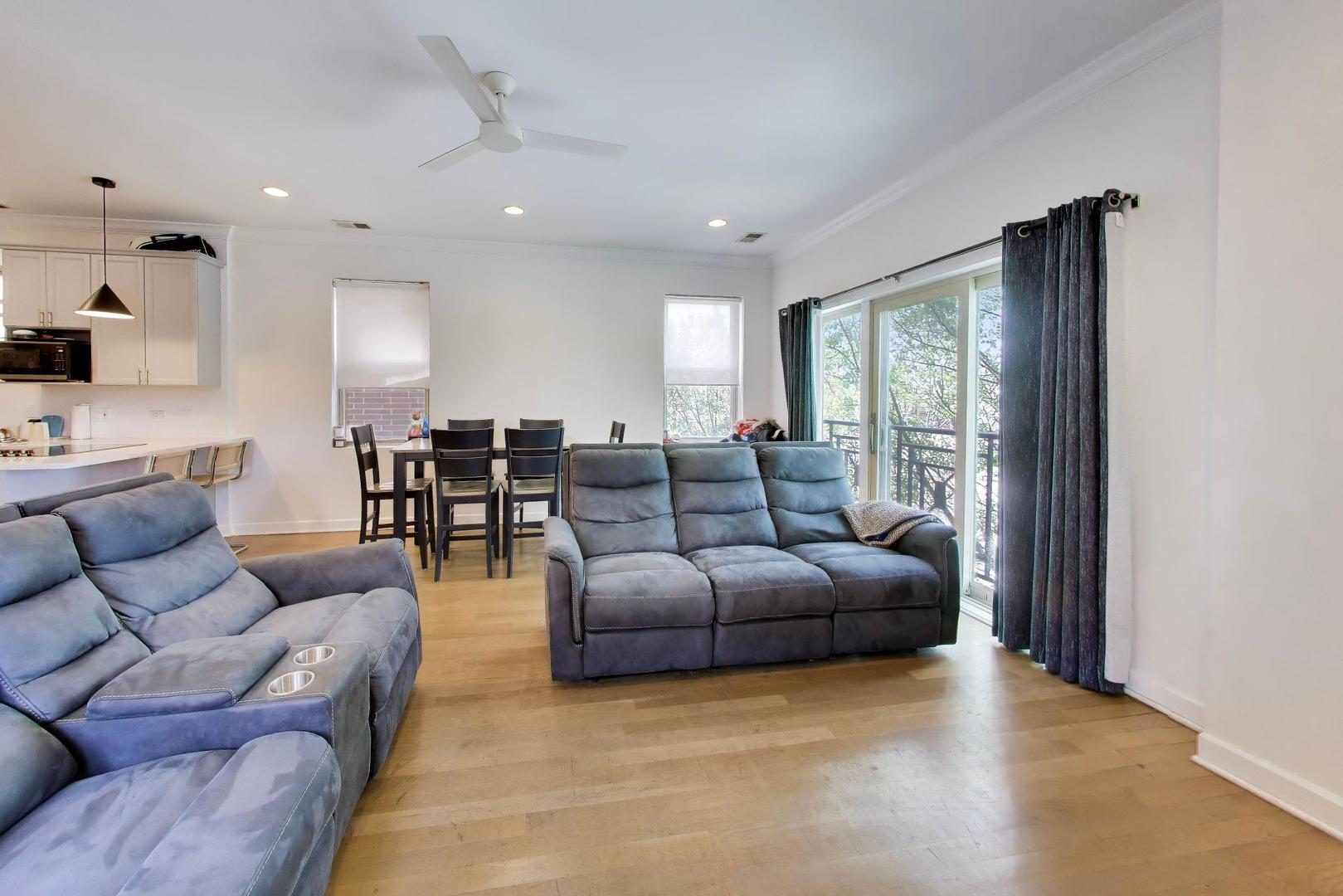 2519 W Congress Parkway 3