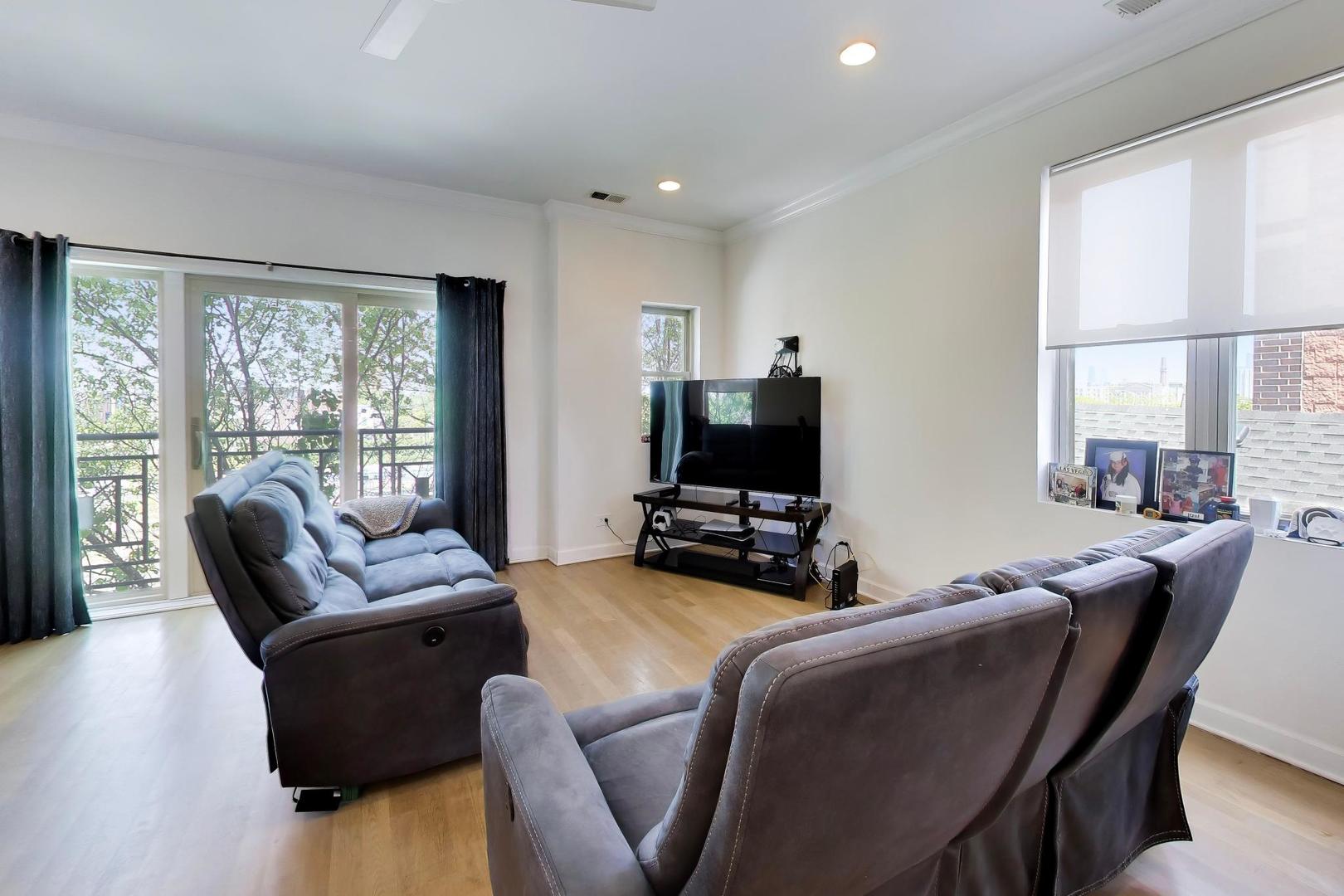 2519 W Congress Parkway 3
