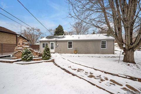 Tiny photo for 521 Spring Avenue, South Elgin, IL 60177 (MLS # 12596618)
