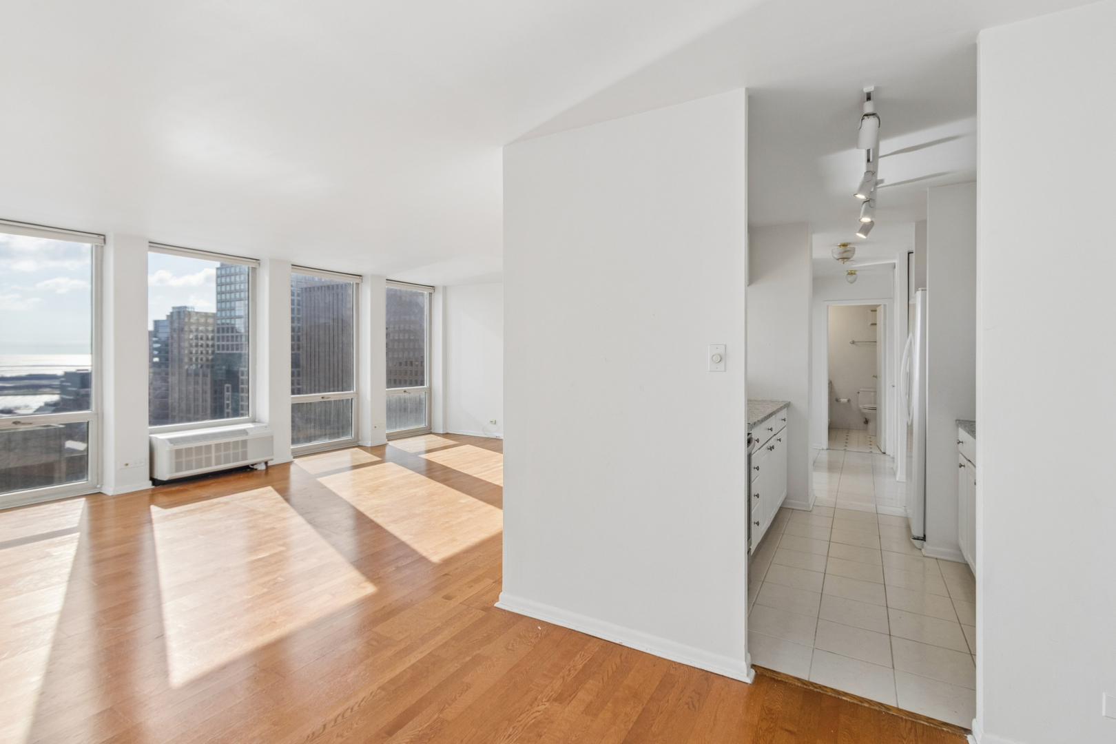 111 E Chestnut Street 25F