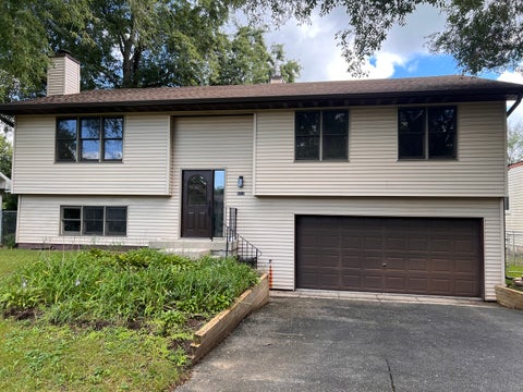 Photo of 5312 W Lake Shore Drive W, Oakwood Hills, IL 60013 (MLS # 12769019)