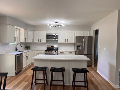 Tiny photo for 5312 W Lake Shore Drive W, Oakwood Hills, IL 60013 (MLS # 12769019)