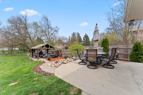 Tiny photo for 16W604 Crest Avenue, Bensenville, IL 60106 (MLS # 12620953)