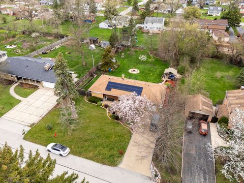 Tiny photo for 16W604 Crest Avenue, Bensenville, IL 60106 (MLS # 12620953)