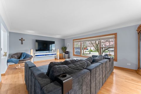 Tiny photo for 16W604 Crest Avenue, Bensenville, IL 60106 (MLS # 12620953)