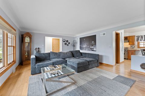 Tiny photo for 16W604 Crest Avenue, Bensenville, IL 60106 (MLS # 12620953)