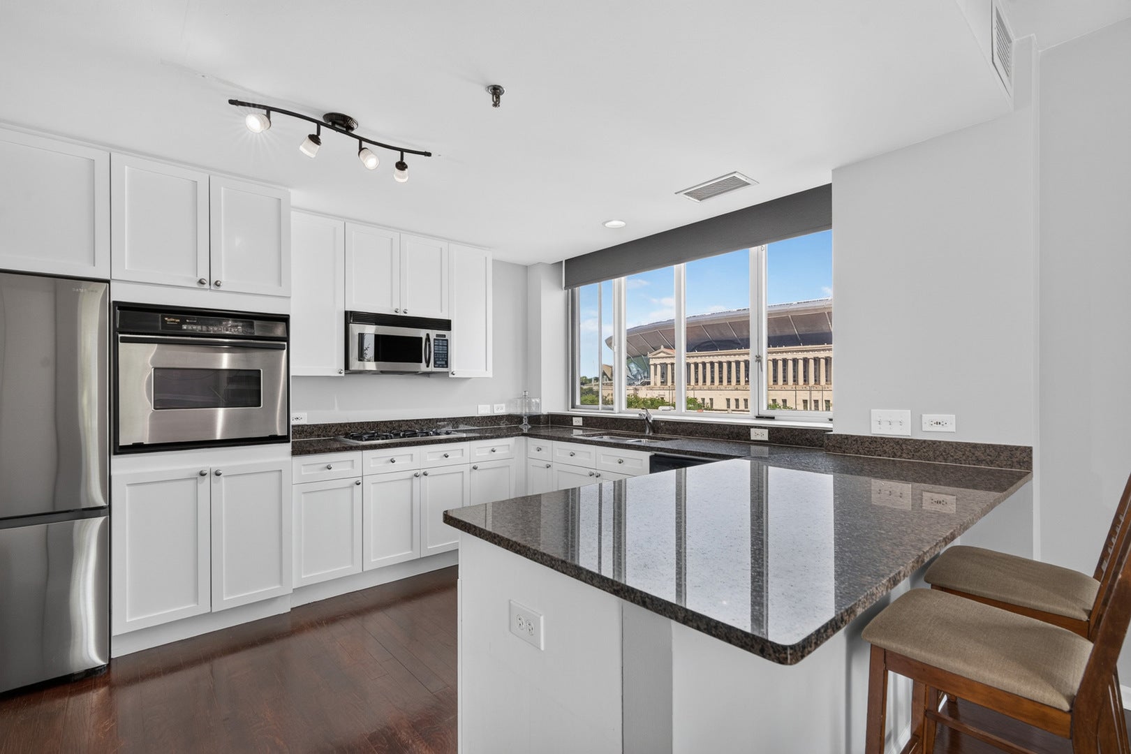 1515 S Prairie Avenue 506