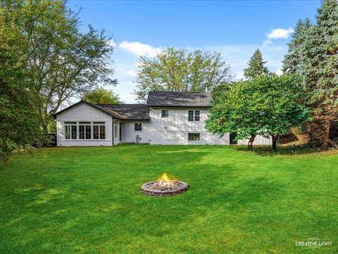 Tiny photo for 40W665 Carriage Court, St. Charles, IL 60175 (MLS # 12480298)