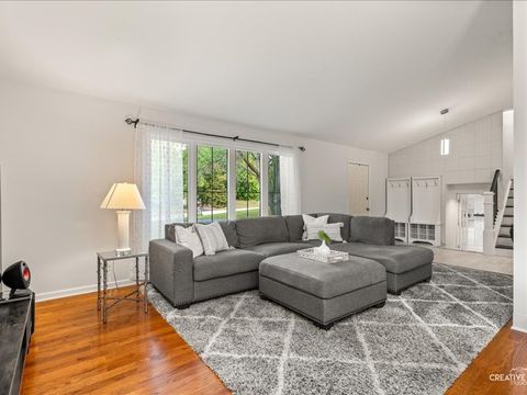 Tiny photo for 40W665 Carriage Court, St. Charles, IL 60175 (MLS # 12480298)
