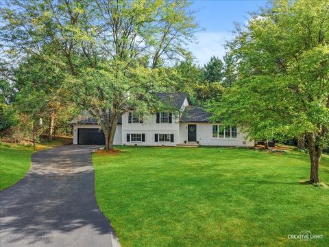 Tiny photo for 40W665 Carriage Court, St. Charles, IL 60175 (MLS # 12480298)