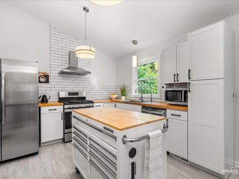 Tiny photo for 40W665 Carriage Court, St. Charles, IL 60175 (MLS # 12480298)