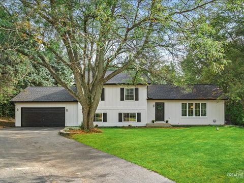 Tiny photo for 40W665 Carriage Court, St. Charles, IL 60175 (MLS # 12480298)