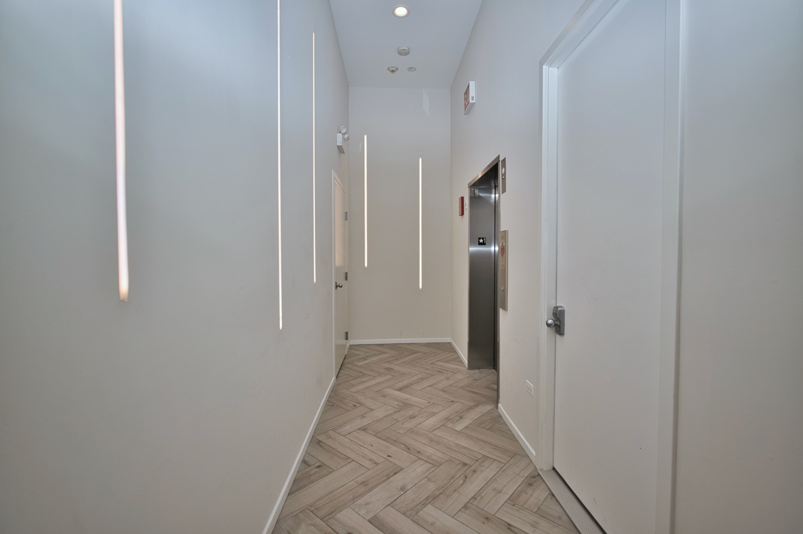 522 N Western Avenue 201