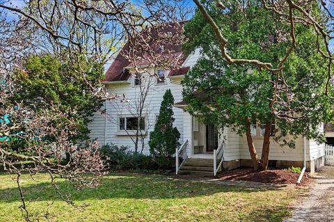 Tiny photo for 705 W Michigan Avenue, Urbana, IL 61801 (MLS # 12603033)