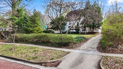 Tiny photo for 705 W Michigan Avenue, Urbana, IL 61801 (MLS # 12603033)