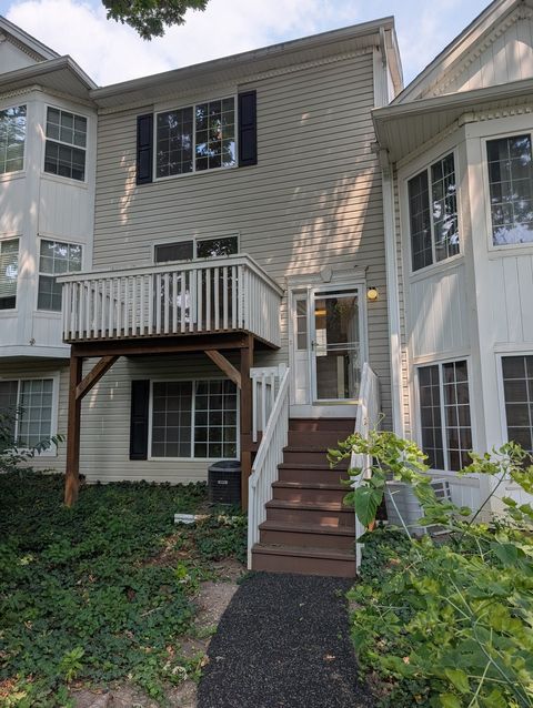 Photo of 293 W Treehouse Lane, Round Lake, IL 60073 (MLS # 12712681)
