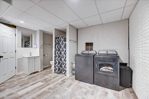 Tiny photo for 6 Sunset Circle, Bettendorf, IA 52722 (MLS # 12606346)