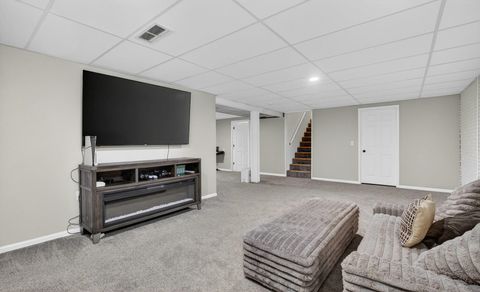 Tiny photo for 6 Sunset Circle, Bettendorf, IA 52722 (MLS # 12606346)