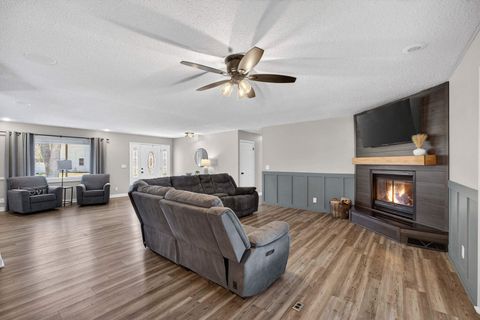 Tiny photo for 6 Sunset Circle, Bettendorf, IA 52722 (MLS # 12606346)