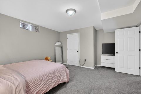 Tiny photo for 6 Sunset Circle, Bettendorf, IA 52722 (MLS # 12606346)