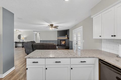 Tiny photo for 6 Sunset Circle, Bettendorf, IA 52722 (MLS # 12606346)