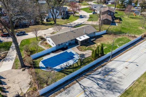 Tiny photo for 6 Sunset Circle, Bettendorf, IA 52722 (MLS # 12606346)