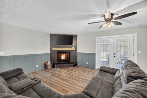 Tiny photo for 6 Sunset Circle, Bettendorf, IA 52722 (MLS # 12606346)