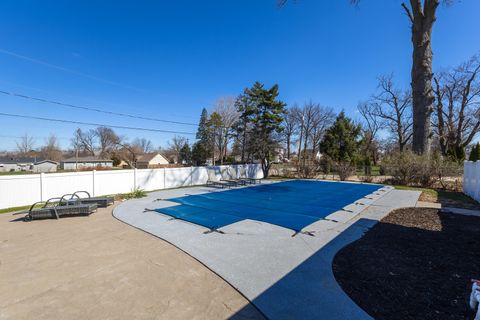 Tiny photo for 6 Sunset Circle, Bettendorf, IA 52722 (MLS # 12606346)