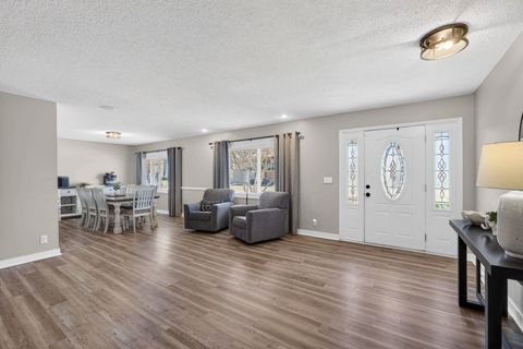 Tiny photo for 6 Sunset Circle, Bettendorf, IA 52722 (MLS # 12606346)