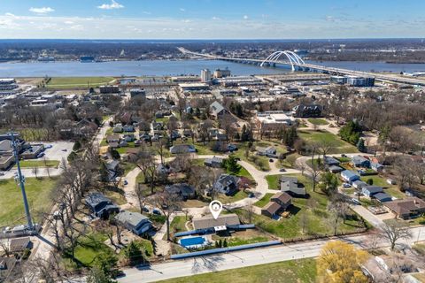 Tiny photo for 6 Sunset Circle, Bettendorf, IA 52722 (MLS # 12606346)