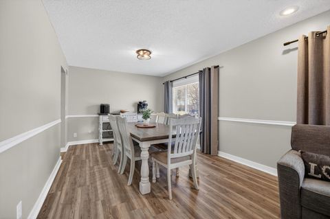 Tiny photo for 6 Sunset Circle, Bettendorf, IA 52722 (MLS # 12606346)