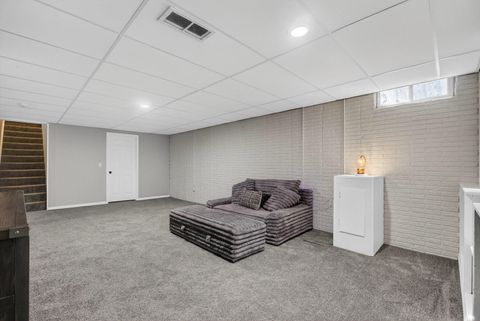 Tiny photo for 6 Sunset Circle, Bettendorf, IA 52722 (MLS # 12606346)