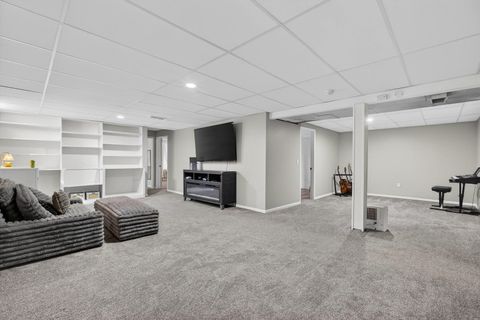 Tiny photo for 6 Sunset Circle, Bettendorf, IA 52722 (MLS # 12606346)