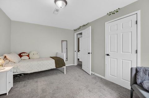 Tiny photo for 6 Sunset Circle, Bettendorf, IA 52722 (MLS # 12606346)