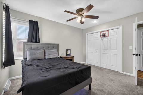 Tiny photo for 6 Sunset Circle, Bettendorf, IA 52722 (MLS # 12606346)