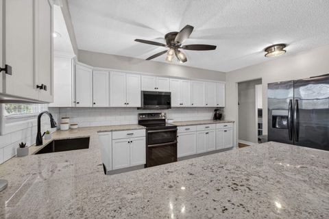 Tiny photo for 6 Sunset Circle, Bettendorf, IA 52722 (MLS # 12606346)