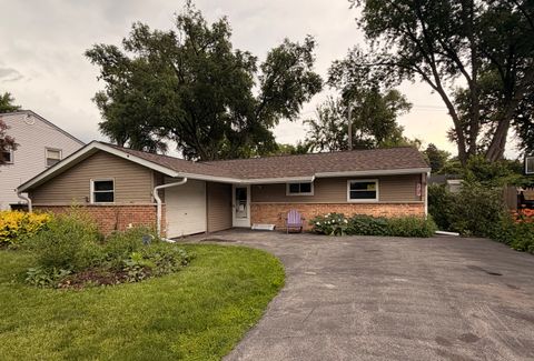 Photo of 144 N Pinecrest Road, Bolingbrook, IL 60440 (MLS # 12680851)