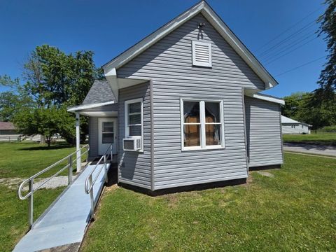 Photo of 208 Burkett Street, Benton, IL 62812 (MLS # 12642370)