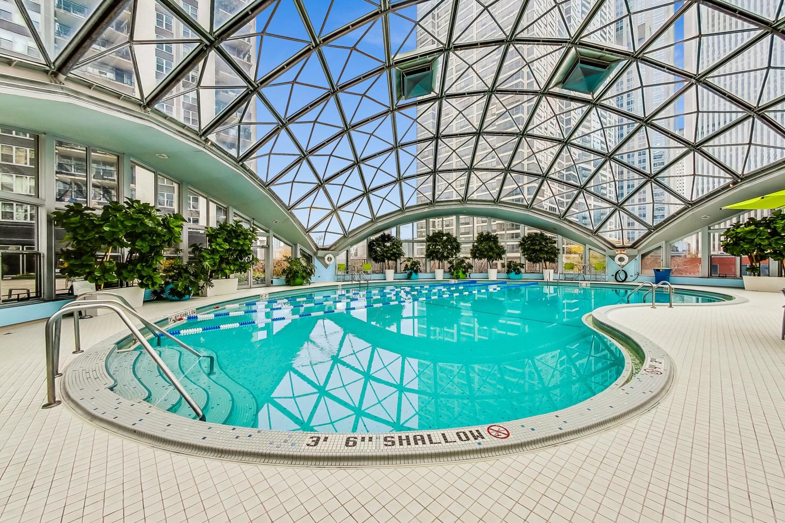 400 E RANDOLPH Street 3722