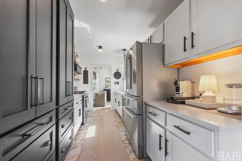 Tiny photo for 243 S Evanslawn Avenue, Aurora, IL 60506 (MLS # 12479813)