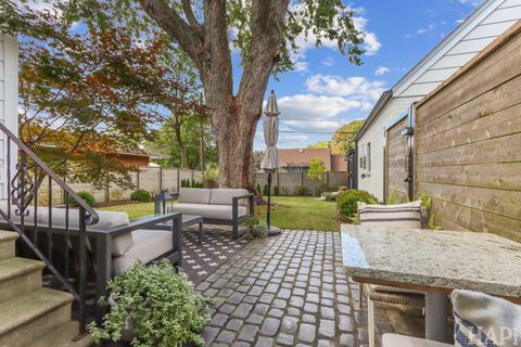 Tiny photo for 243 S Evanslawn Avenue, Aurora, IL 60506 (MLS # 12479813)