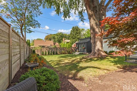 Tiny photo for 243 S Evanslawn Avenue, Aurora, IL 60506 (MLS # 12479813)