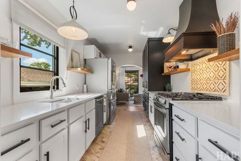 Tiny photo for 243 S Evanslawn Avenue, Aurora, IL 60506 (MLS # 12479813)