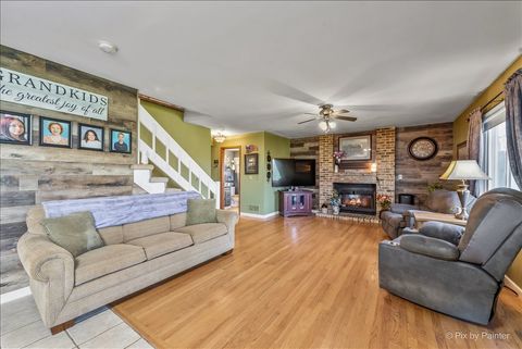 Tiny photo for 1097 Amberwood Drive, Crystal Lake, IL 60014 (MLS # 12618376)