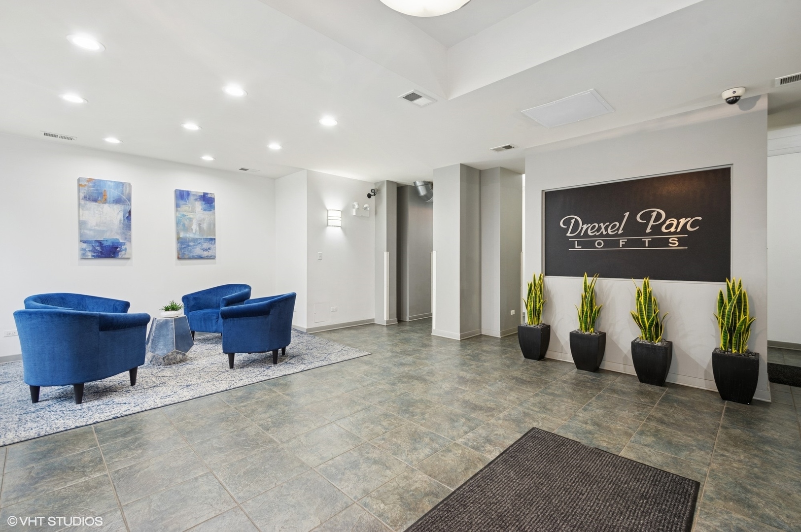 4537 S DREXEL Boulevard 106